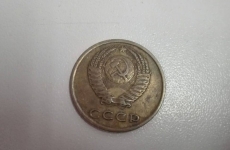 Prosím pomozte určit vše co není česky